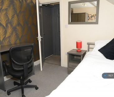 1 bedroom in a house share to rent - Photo 3