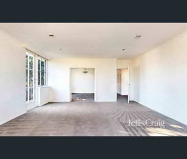 Light & Bright South Yarra Apartment - Photo 2