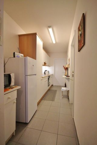 Gezellig éénslaapkamerappartement met terras in het centrum van Sint-Truiden - Foto 2