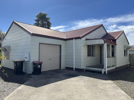 Charming and Cosy 3-Bedroom - Photo 2