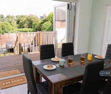 3 bedroom semi-detached house to rent - Photo 5