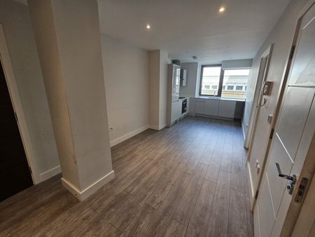 1 Bed Flat, Queens House, HA1 - Photo 2