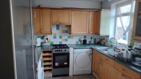 1 bedroom in a house share to rent - Photo 5