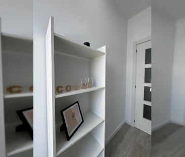 Room in a shared 4-bedroom apartment for rent in Ríos Rosas, perfect for professionals and students - Foto 1