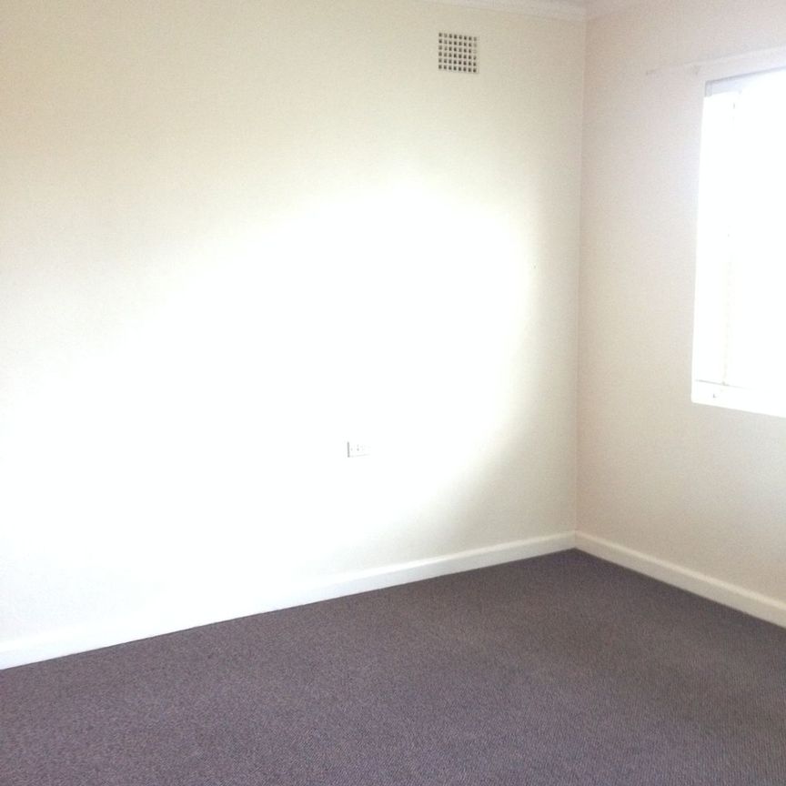 West Tamworth upstairs unit - Photo 1