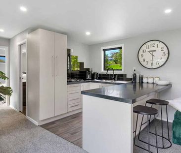 Lovely unit nestled on a tranquil lifestyle block - Photo 4