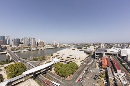 Fully Furnished 2 bedroom in prime location with city & river views - Photo 2