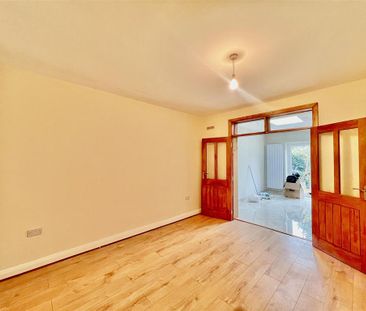 4 bedroom semi-detached house to rent - Photo 6