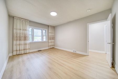 For Lease - 82 Oxford Street Unit# Main, Richmond Hill, Ontario - Photo 5
