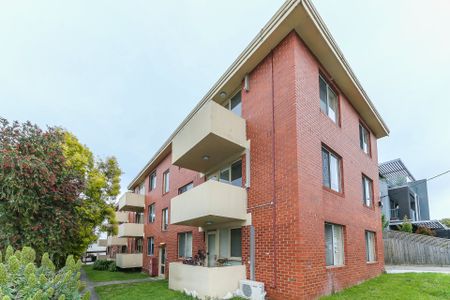 North Facing Apartment With Great Views. - Photo 3