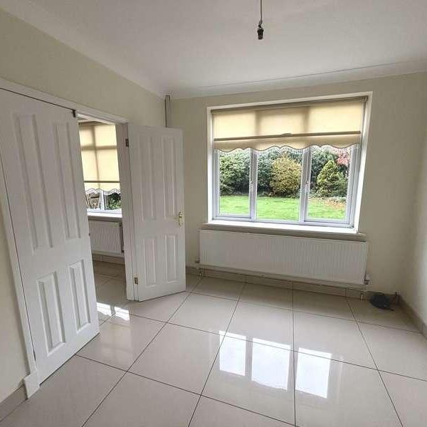 Bleak Hill Road, Windle, WA10 - Photo 1