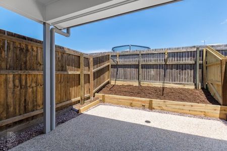 Low-Maintenance Modern Living in a Convenient Location - Photo 4