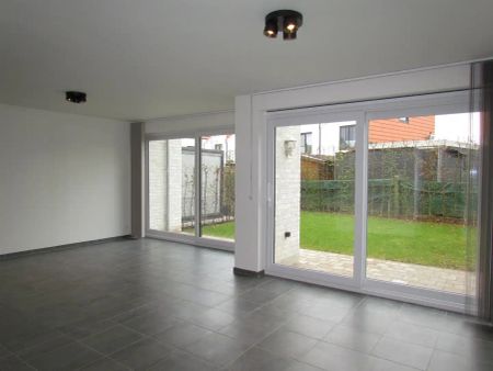 PRACHTIG GELIJKVLOERS MET TERRAS EN TUIN - Photo 3