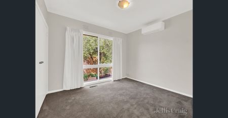 2/94 Locksley Road, Ivanhoe, Vic 3079 - Photo 5