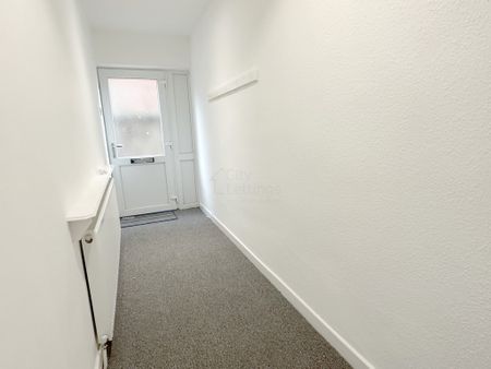 2 Bedroom Ground Floor Flat - Photo 5