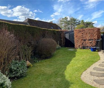4 bedroom semi-detached house to rent - Photo 4
