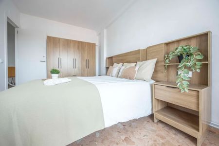 Plaça dHondures, Valencia, Valencian Community 46022 - Photo 4