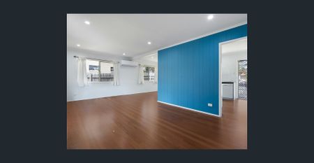 Beautifully Updated 3-Bed Home Backing Onto Park Walk to Train Station - Photo 2