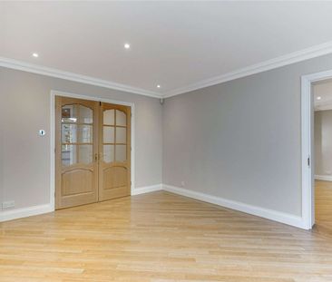 Four bedroom family home located on a private road - Photo 5