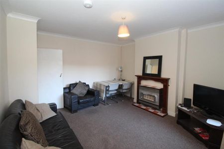 4 bedroom private hall to rent - Photo 3