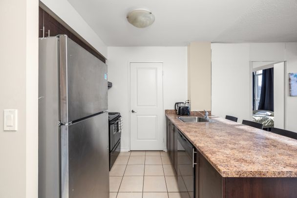 Master Room & Ensuite Bath - Lisgar Apartments - Photo 1