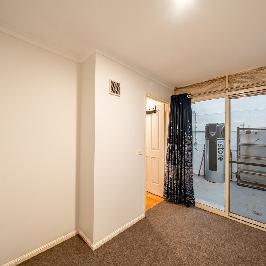 4/162 Stockmans Way, Kensington VIC 3031 - Photo 1