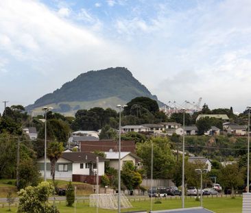 Stunning Modern Two-Storey Home with Mount Views & Bonus Downstairs... - Photo 1