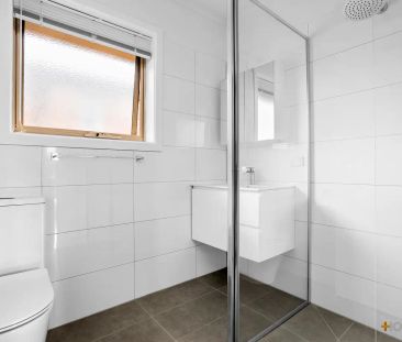 “BRIGHT AND SUNNY | SUPER SPACIOUS | BEACHSIDE LOCATION” - Photo 2