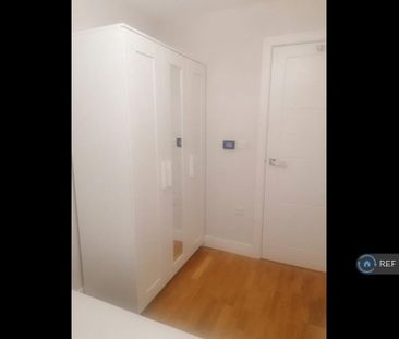 1 bedroom in a flat share to rent - Photo 6