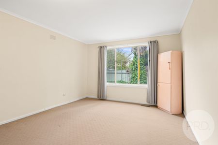 19 Chifley Cres, Kooringal NSW 2650 - Photo 3