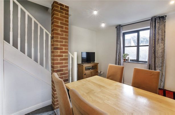 Well-presented 1 bedroom semi-detached property located in the popular Haxby Road/The Groves area, close to Nestle, City Centre & York Hospital - Photo 1