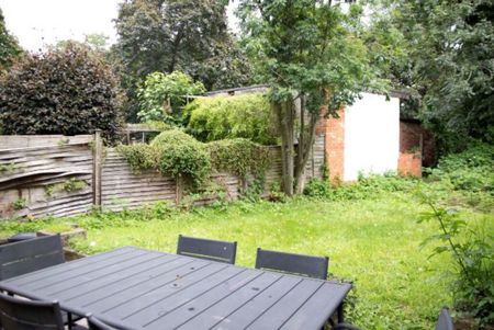 8 Bed Student Accommodation - Photo 3