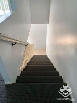 A LOVELY TOWNHOUSE IN A POPULAR BAYSIDE COMPLEX! - Photo 1