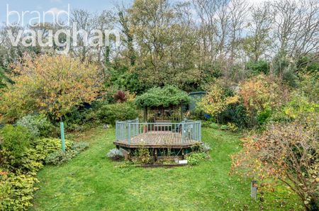 4 bedroom detached house to rent - Photo 2