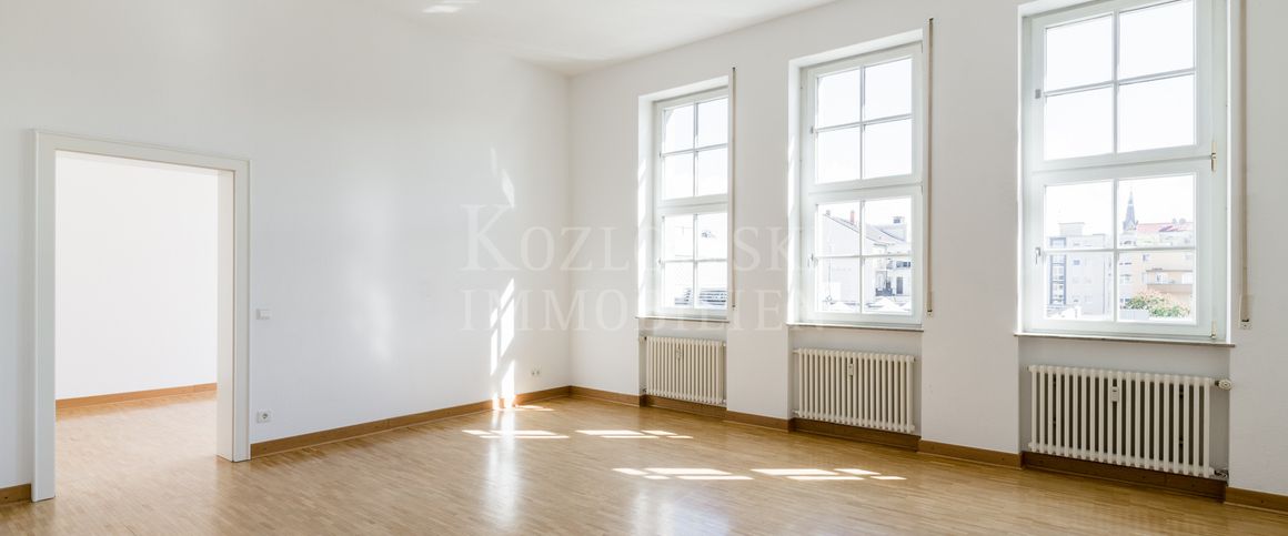 Im historischen Bankgebäude – Großzügiger 5-ZKB-Altbau mit EBK, Balkon und Lift! - Foto 1