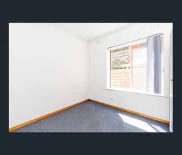 Easy living on the city fringe - Photo 4