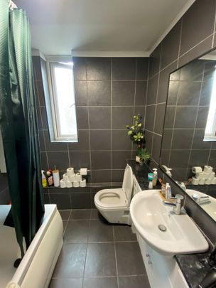 2 Bed Flat, Rock Grove Way, SE16 - Photo 1