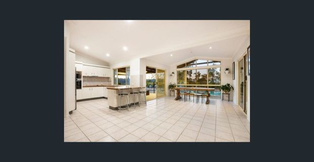 5 Beds and Pet friendly plus only 2 weeks Bond - Photo 1