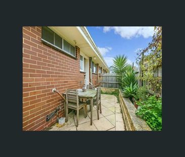 Garden in Front, Courtyard Behind, Style Inside! - Photo 6