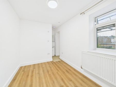 3 bedroom maisonette to rent - Photo 4