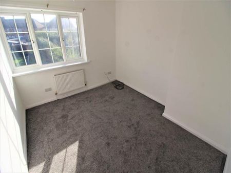 3 bedroom end of terrace house to rent - Photo 4