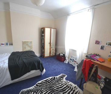 5 bedroom detached house to rent - Photo 2