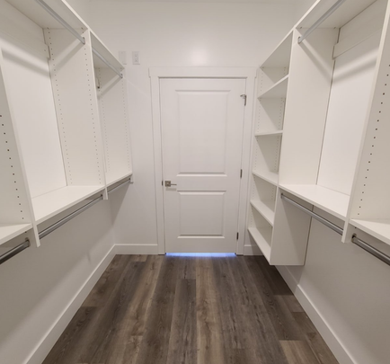Large 2 Bedroom with 2 Dens! - Photo 1