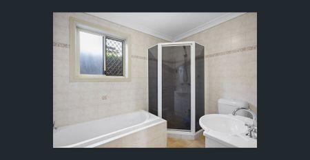 Spacious & Modern Villa in Rear of Complex - Photo 5