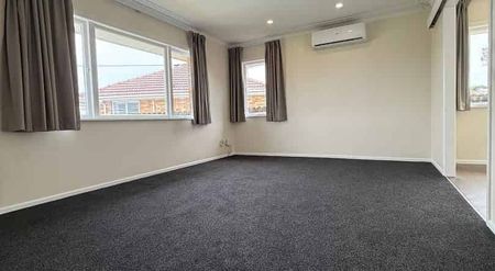 Freshly Updated Family Home – Close to Westfield Manukau & Motorways - Photo 4