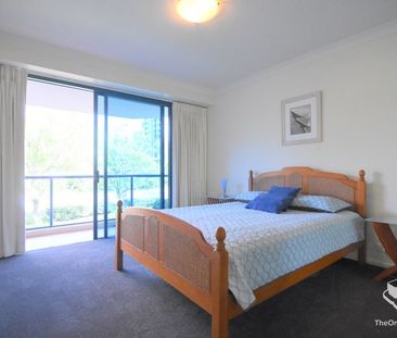 SPECIOUS APARTMENT - NEW PAINT & NEW CARPET - Photo 4