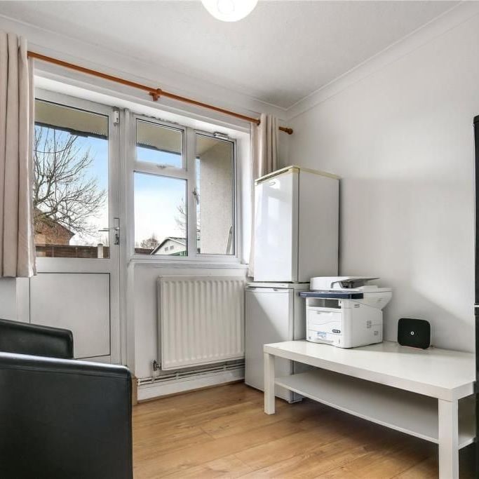 3 Bed Flat, Rugless House, E14 - Photo 1