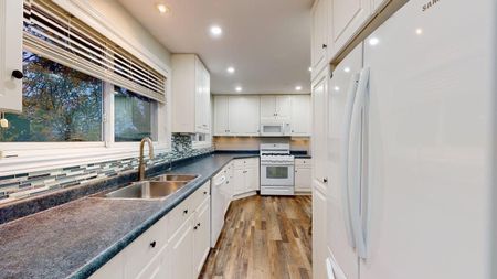 For Lease - 1290 Redbank Crescent Unit# Main, Oakville, Ontario - Photo 3