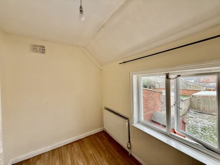 Newly redecorated 3-bed semi in Cavendish, Derby. Freshly painted with brand-new carpets throughout! Features kitchen/diner, garden, GCH & UPVC glazing. Unfurnished & ready now. Family friendly. EPC: D / Tax Band: A Book you're viewing with Property Options today! - Photo 5