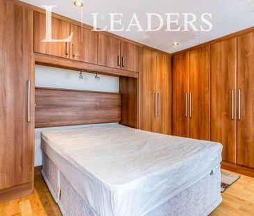 Milton Drive, Shepperton, TW17 - Photo 3